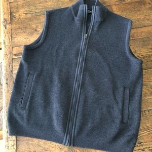 St Croix 100% wool vest, worn only 2x, front zip with 2 pockets, great cond, M